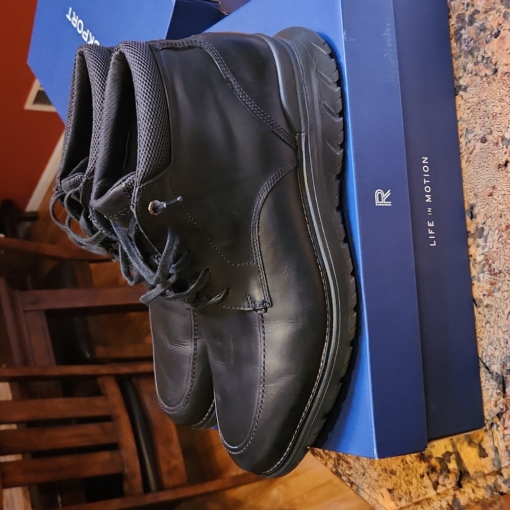 Rockport TMS Apron Chukka. Black. 12W